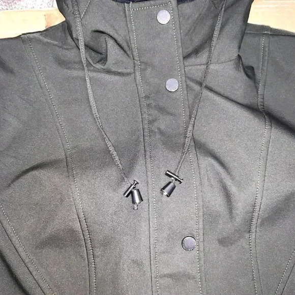 FrenchConnection Hooded Raincoat,green dark color size M, water resistant finish - Picture 10 of 13